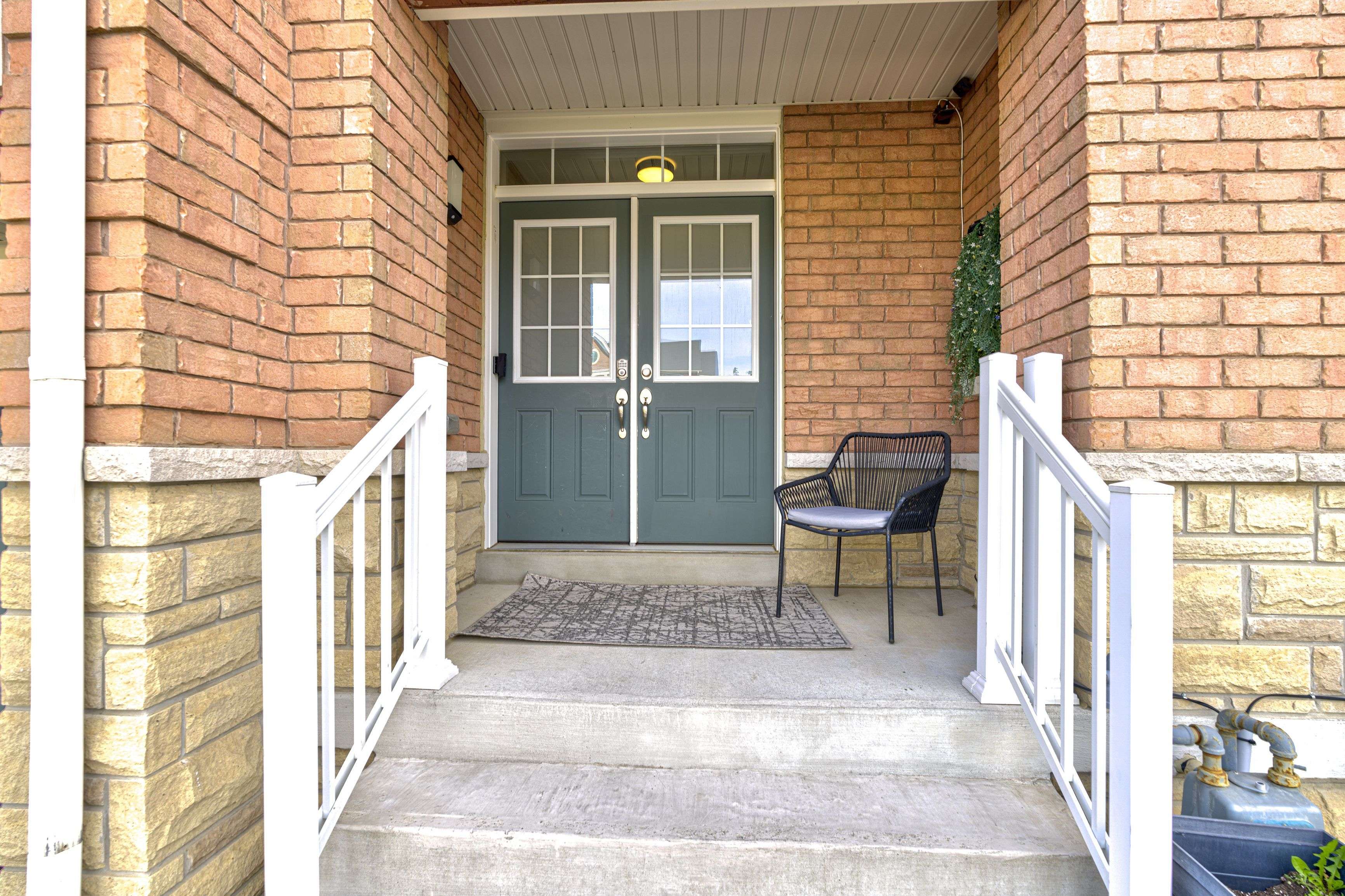 Brampton, ON L6Y 0V1,140 Sky Harbour DR