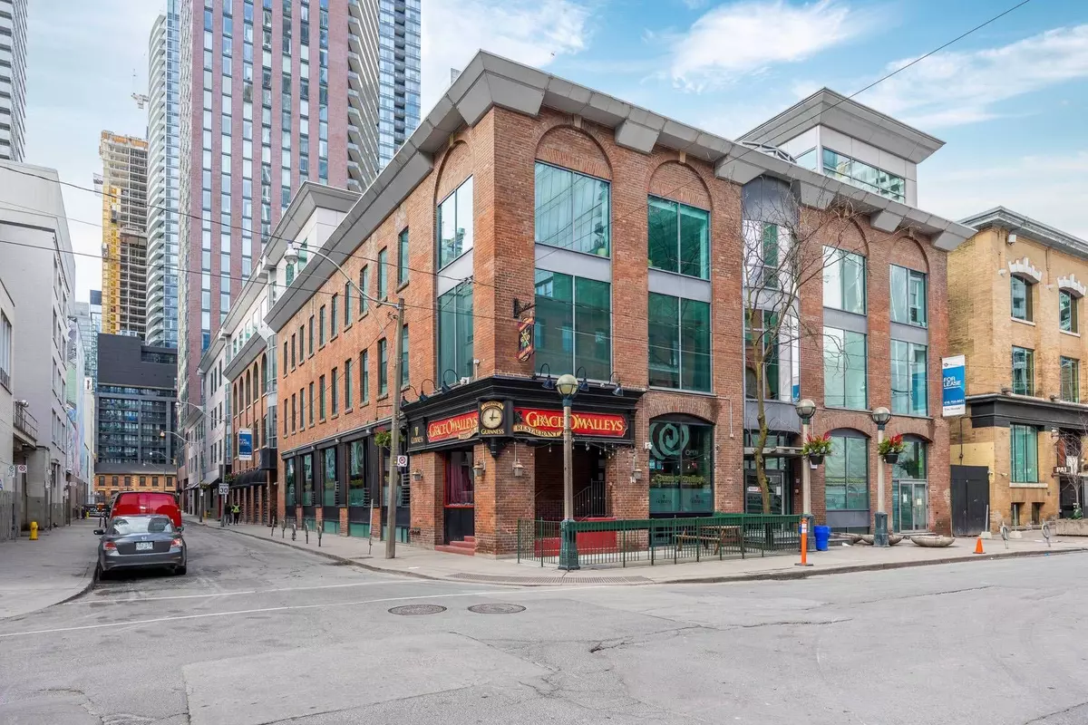 Toronto C01, ON M5H 3G8,14 Duncan ST #208
