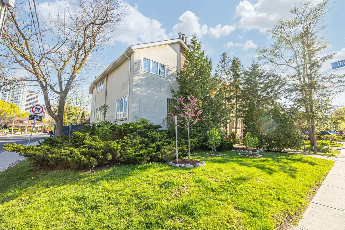Toronto C03, ON M4R 1H1,63 St Clements AVE
