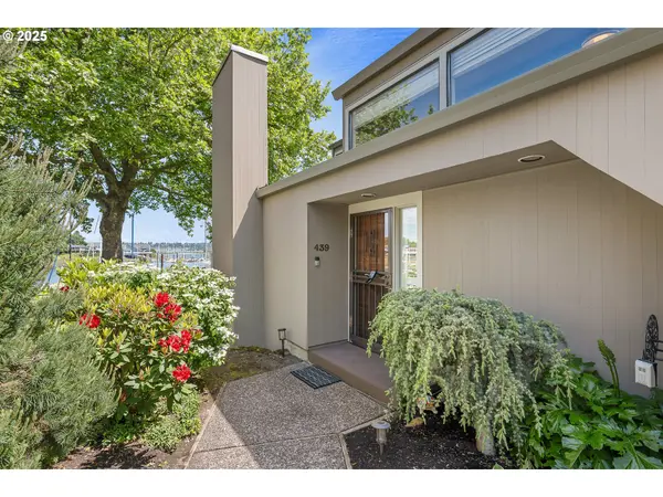 439 N TOMAHAWK ISLAND DR, Portland, OR 97217