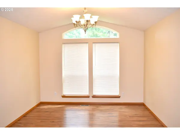 Portland, OR 97236,17210 SE WOODWARD CT