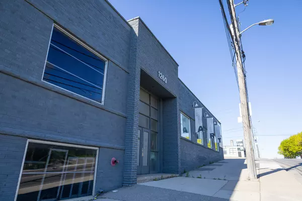 Toronto W04, ON M6B 1G3,1260 Castlefield AVE #2