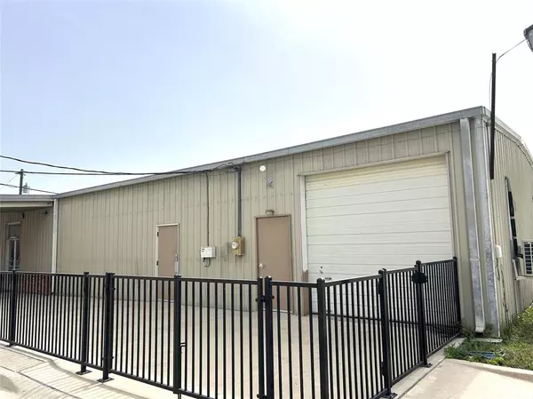 306 E Criner Street #1, Grandview, TX 76050