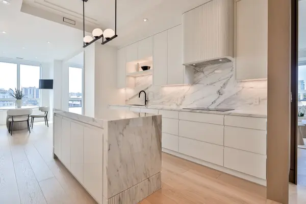 155 St Clair AVE W #1403, Toronto C02, ON M4V 0A1