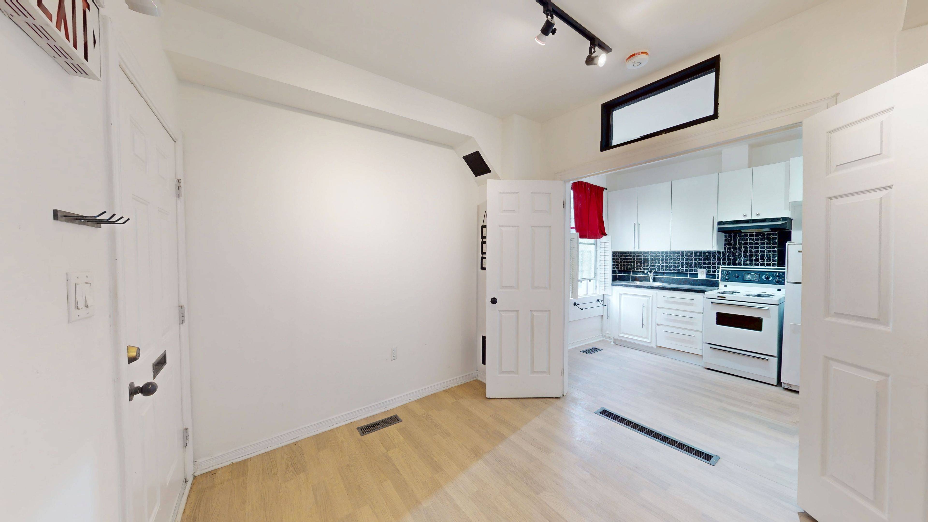 Toronto C01, ON M5S 1H3,175 Harbord ST #1