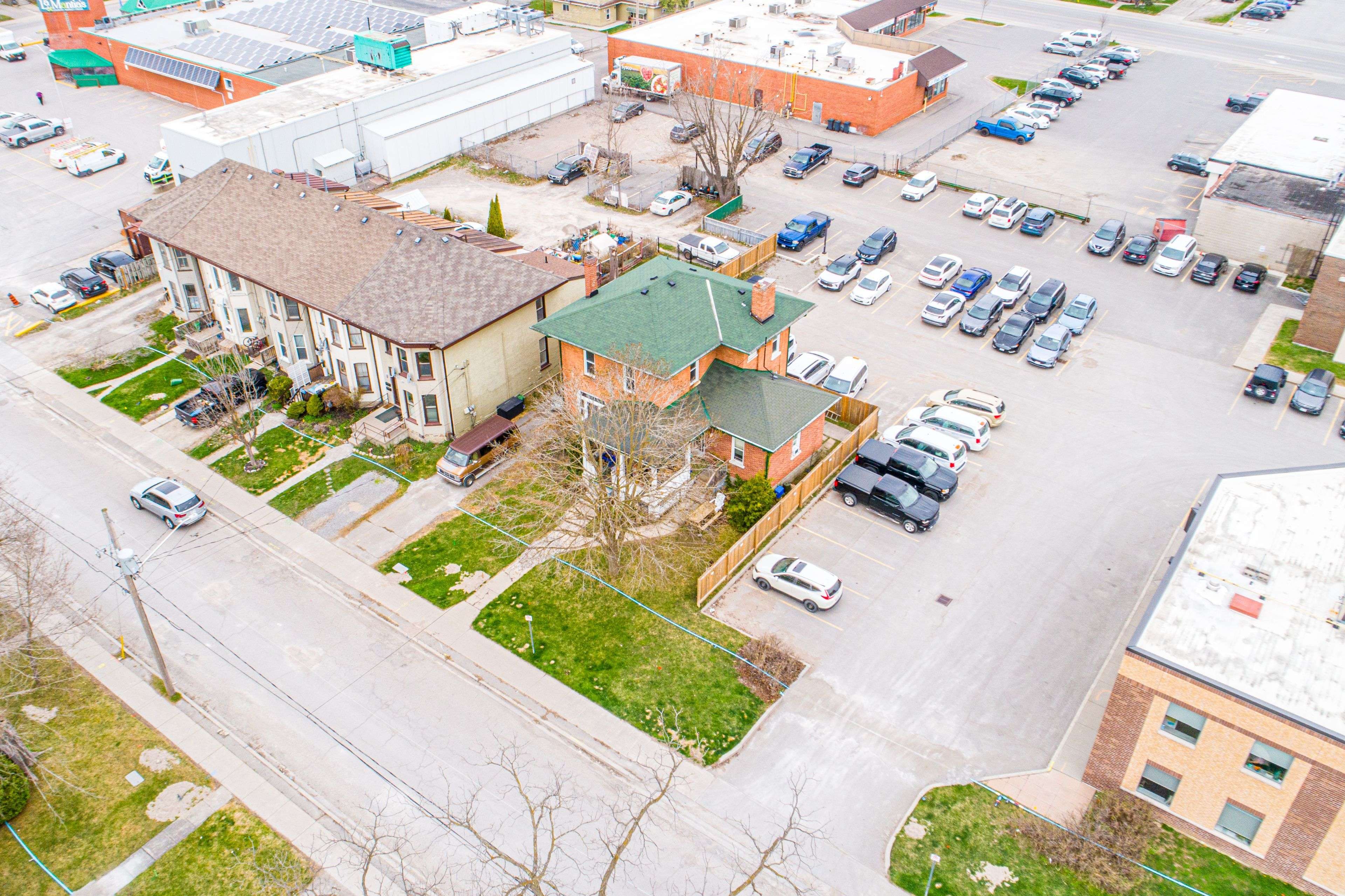 Kawartha Lakes, ON K9V 2T8,6 Glenelg ST W