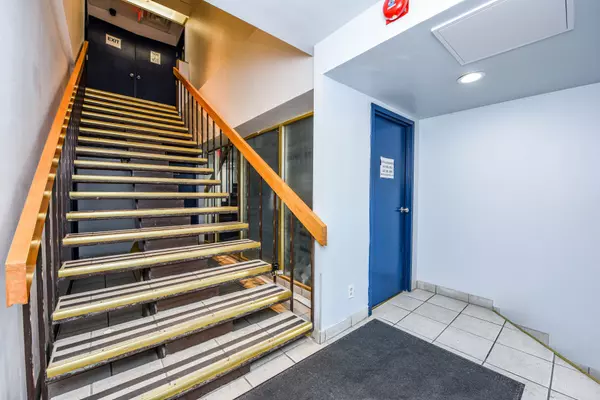 Brampton, ON L6T 1A2,1300 Steeles AVE #220