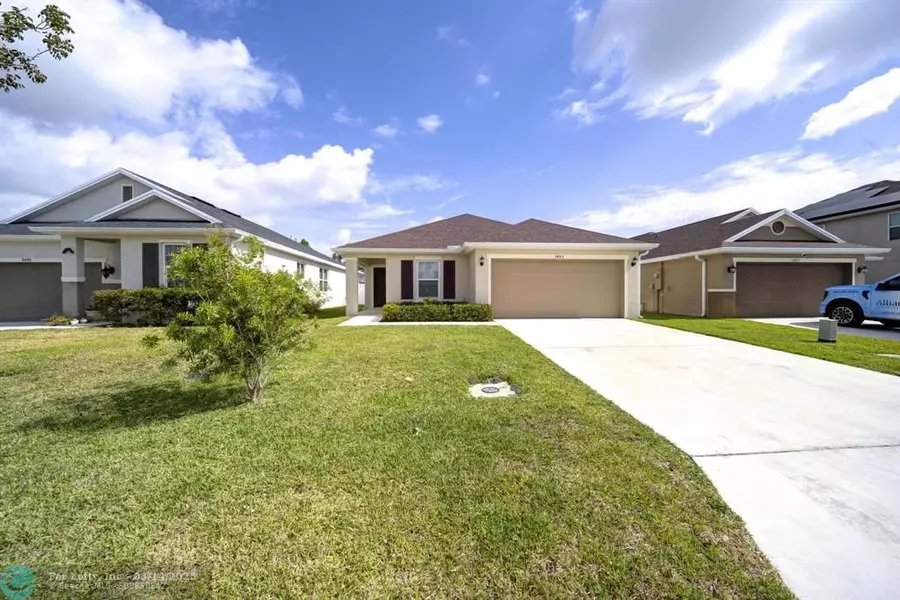 5485 NW Pine Trail Cir, Port St Lucie, FL 34983