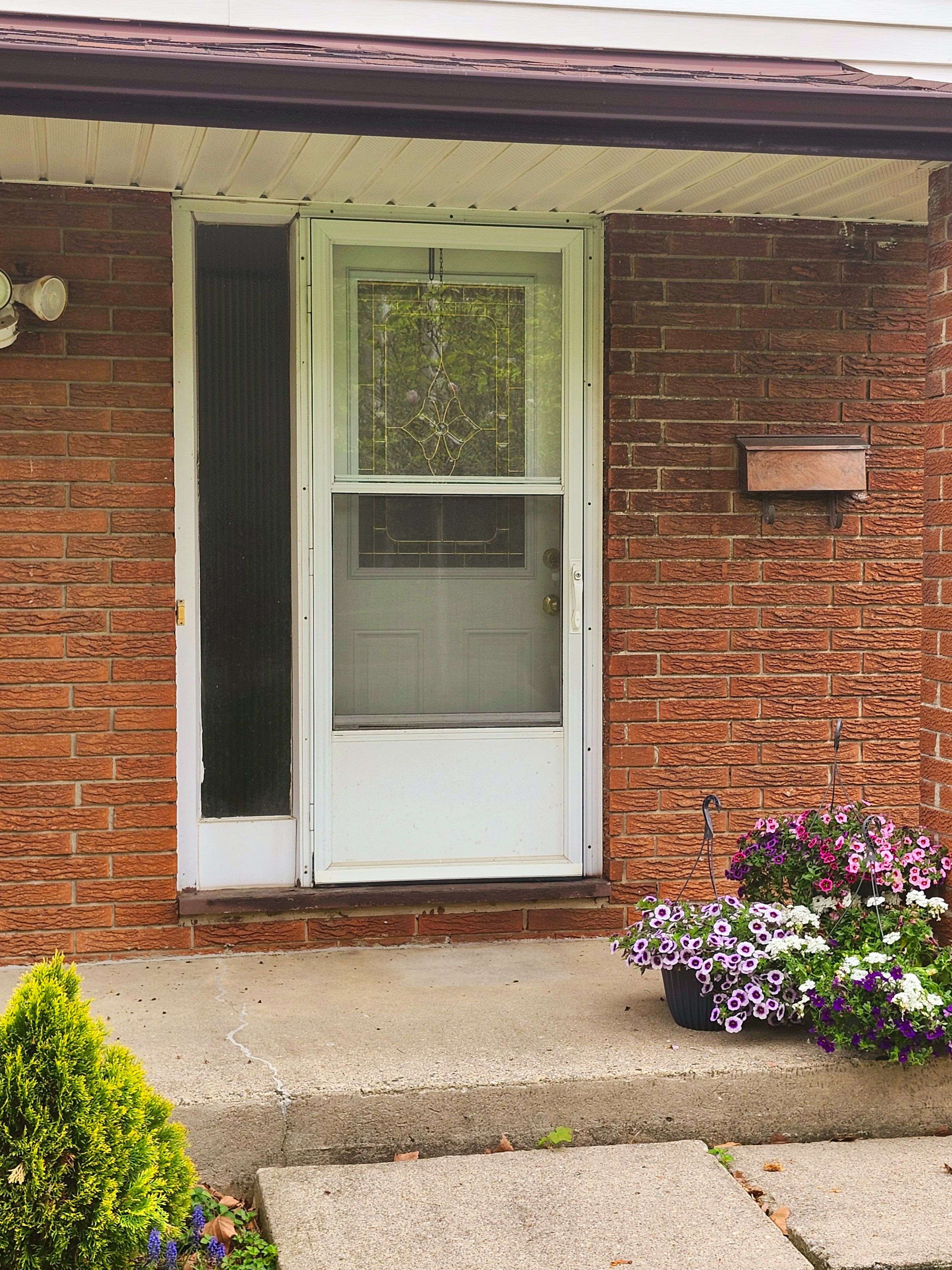London South, ON N6J 2Y2,628 Viscount RD