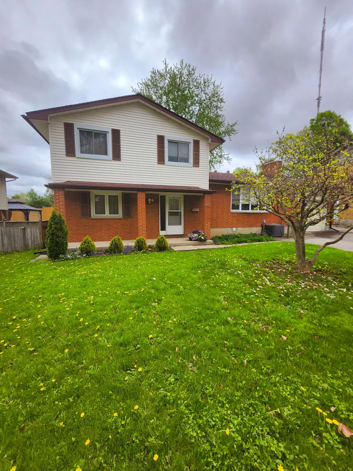 London South, ON N6J 2Y2,628 Viscount RD