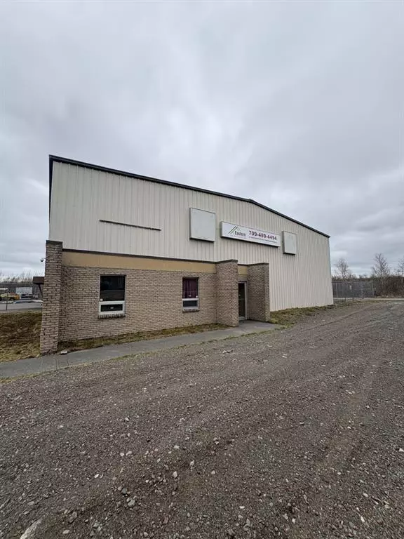 48 Hardy Avenue, Grand Falls Windsor, NL A1A 2B8