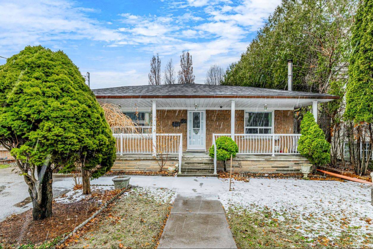 101 Hillmount AVE, Toronto C04, ON M6B 1X5