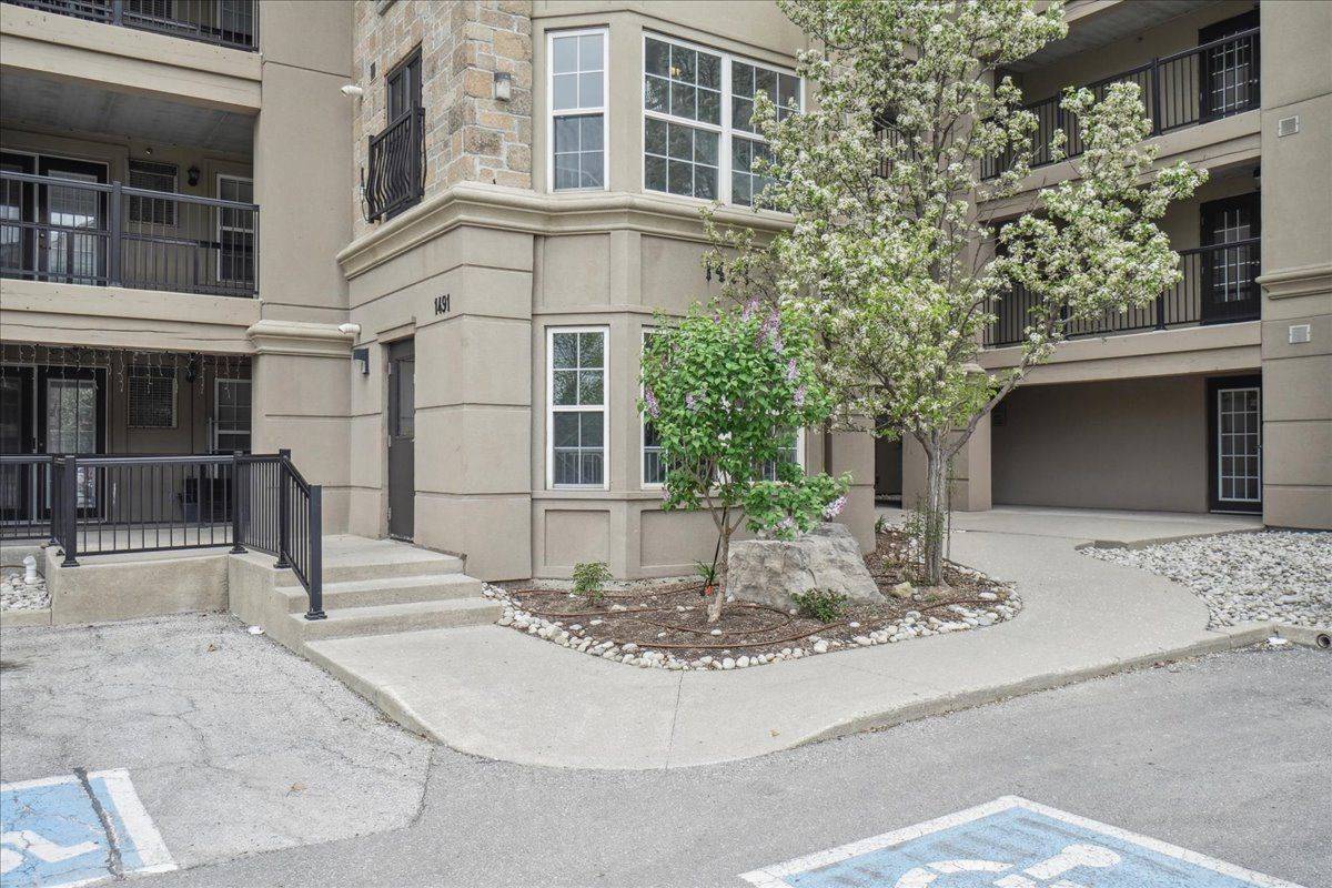 Milton, ON L9T 0B8,1491 Maple AVE #411