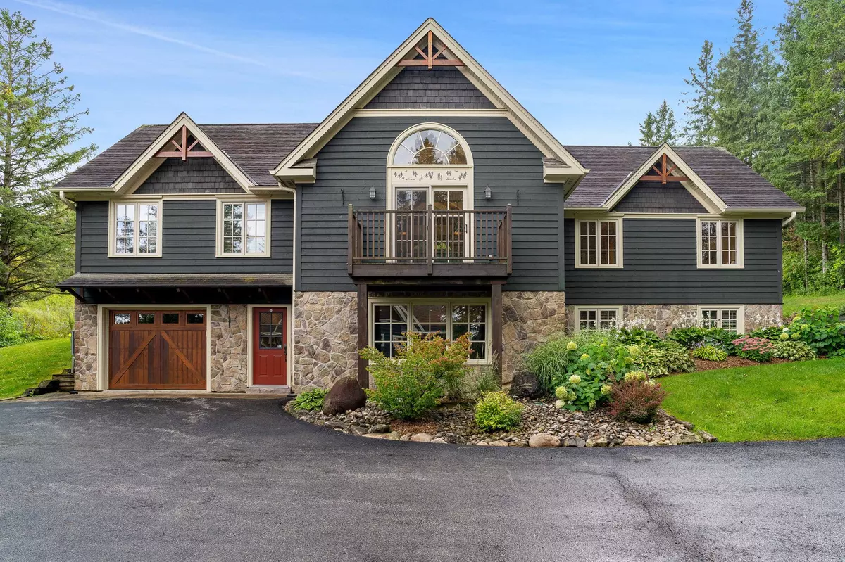 Clearview, ON L0M 1G0,5 PURPLE HILL LN