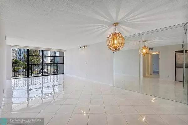 Hallandale Beach, FL 33009,600 Parkview Dr #308