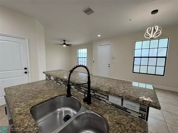 Pompano Beach, FL 33060,749 SW 3rd Ave #749