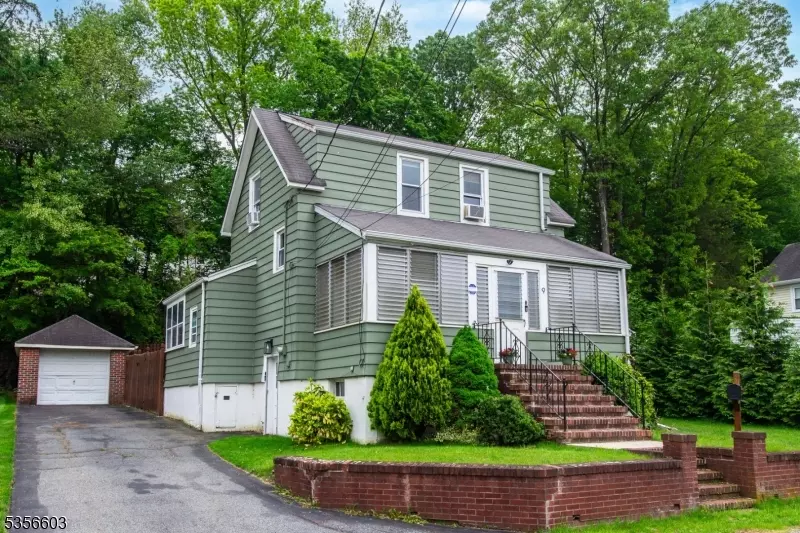 9 East St, Wanaque Boro, NJ 07465