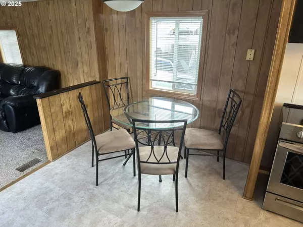 Newberg, OR 97132,1103 N SPRINGBROOK RD #15