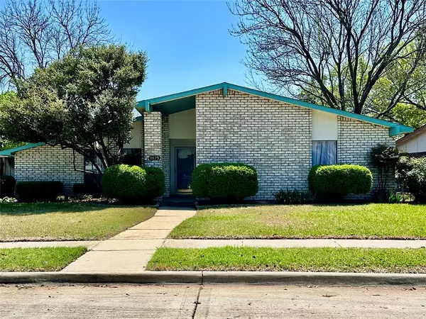 1825 Lewis Trail,  Grand Prairie,  TX 75052