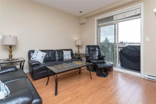 Langford, BC V9B 0B1,623 Treanor Ave #513