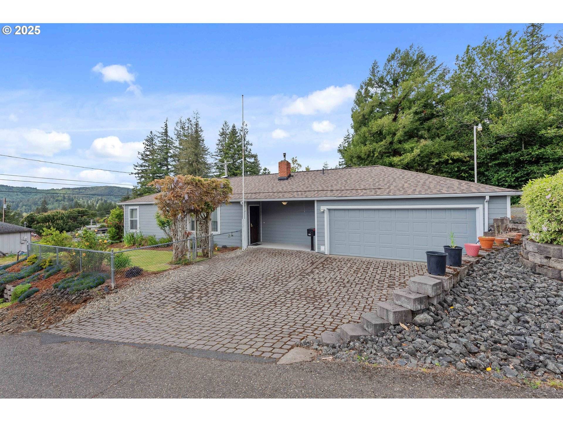 808 E 14TH ST, Coquille, OR 97423
