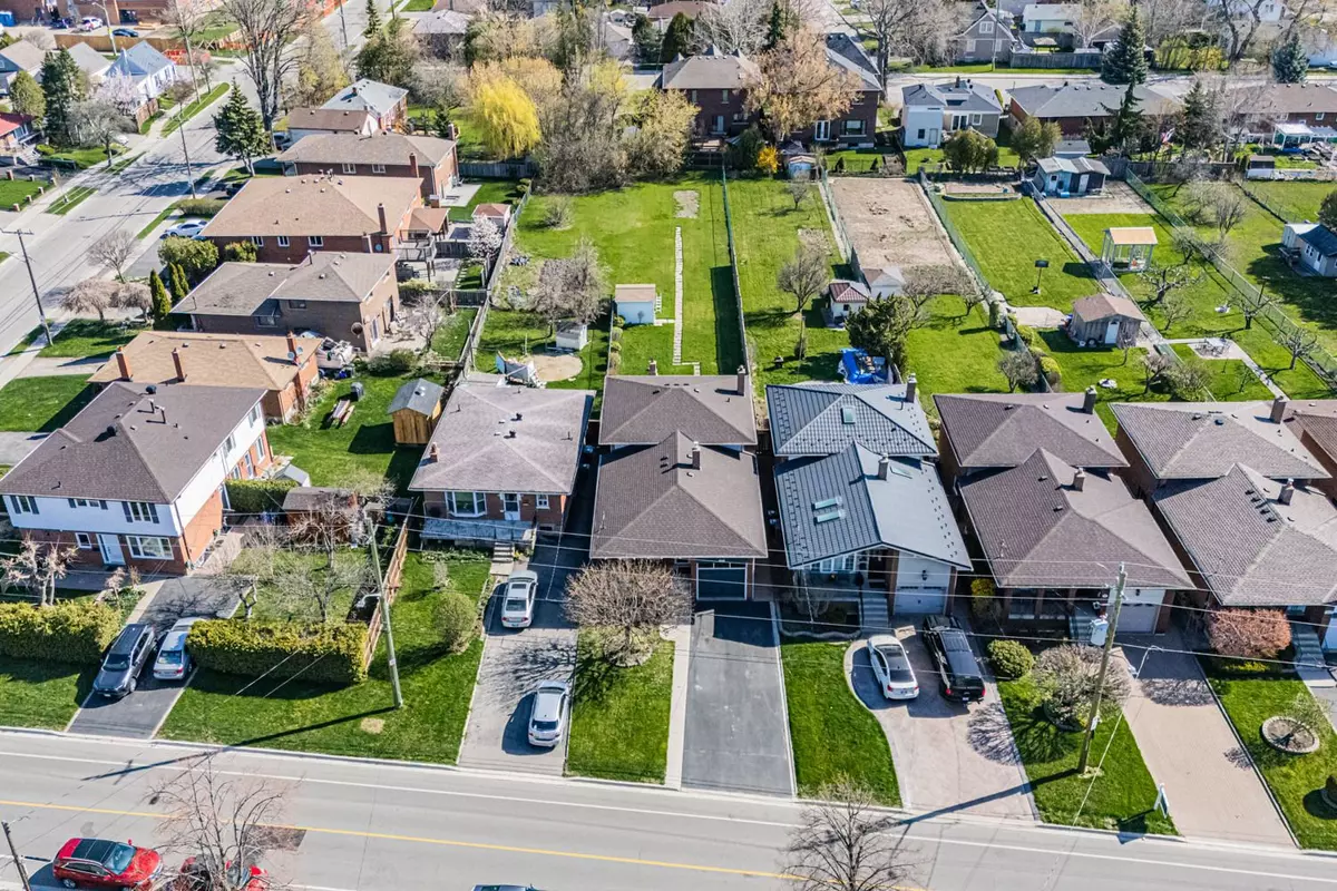 Mississauga, ON L5E 2A4,1227 Alexandra AVE