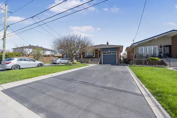 Mississauga, ON L5E 2A4,1227 Alexandra AVE