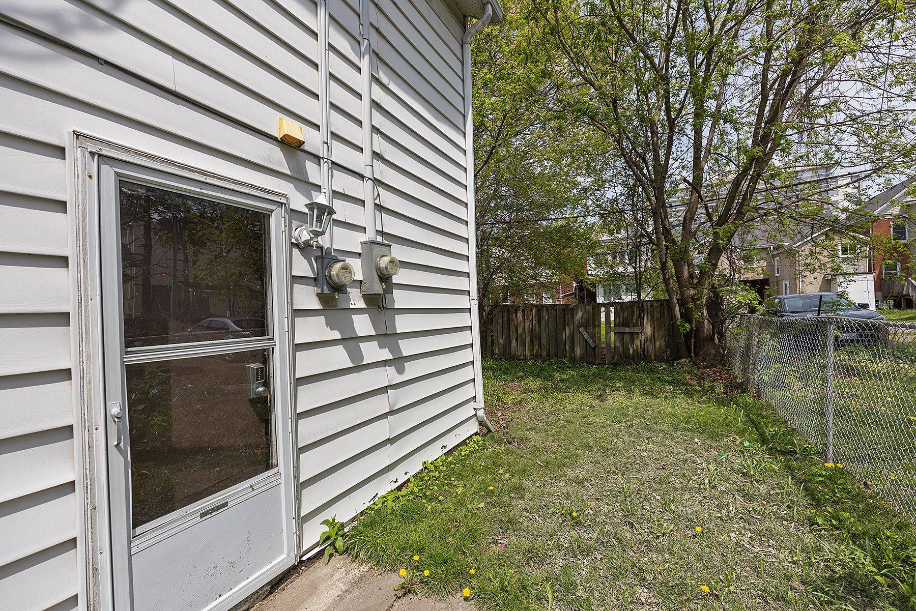 Kingston, ON K7L 2E5,261 William ST