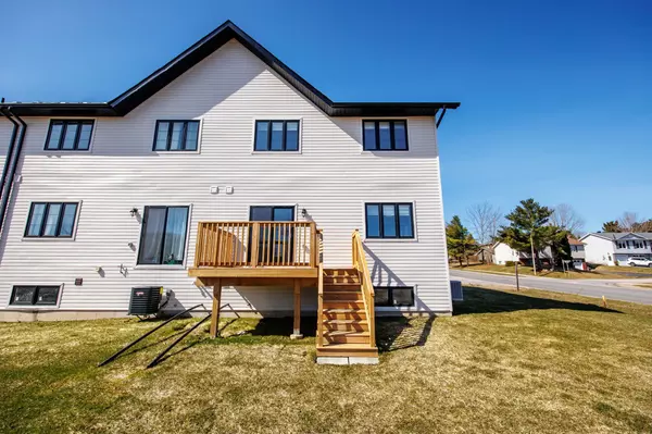 Penetanguishene, ON L9M 0W1,52 Lahey CRES