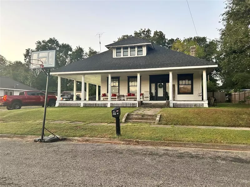 504 E 4th Street, Mount Pleasant, TX 75455