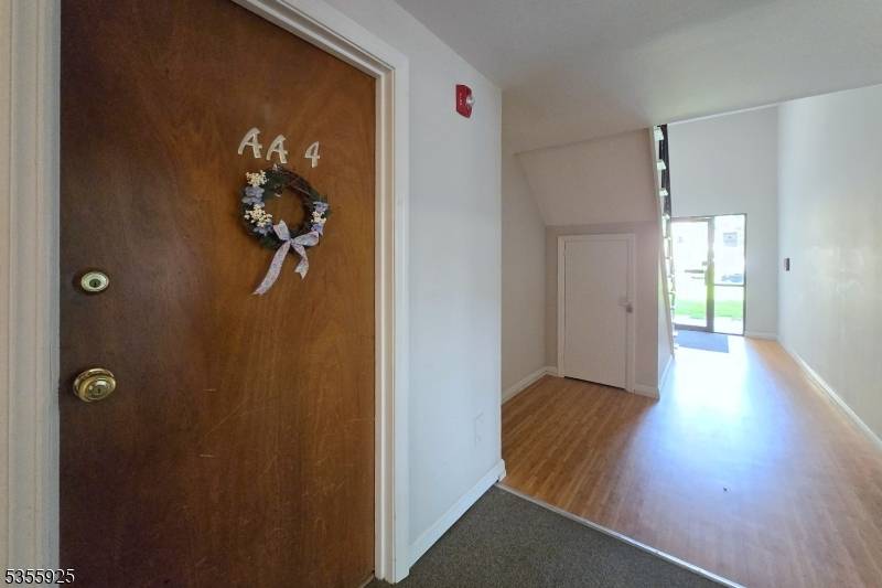 Linden City, NJ 07036,300 W Munsell Ave AA4