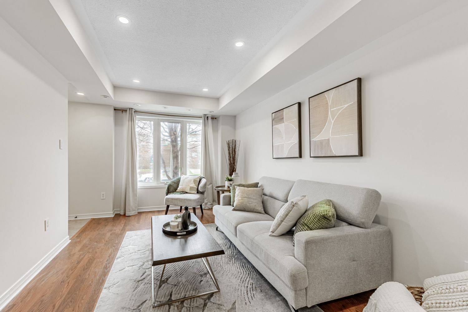 Toronto E01, ON M4M 1P9,817 Dundas ST E #5