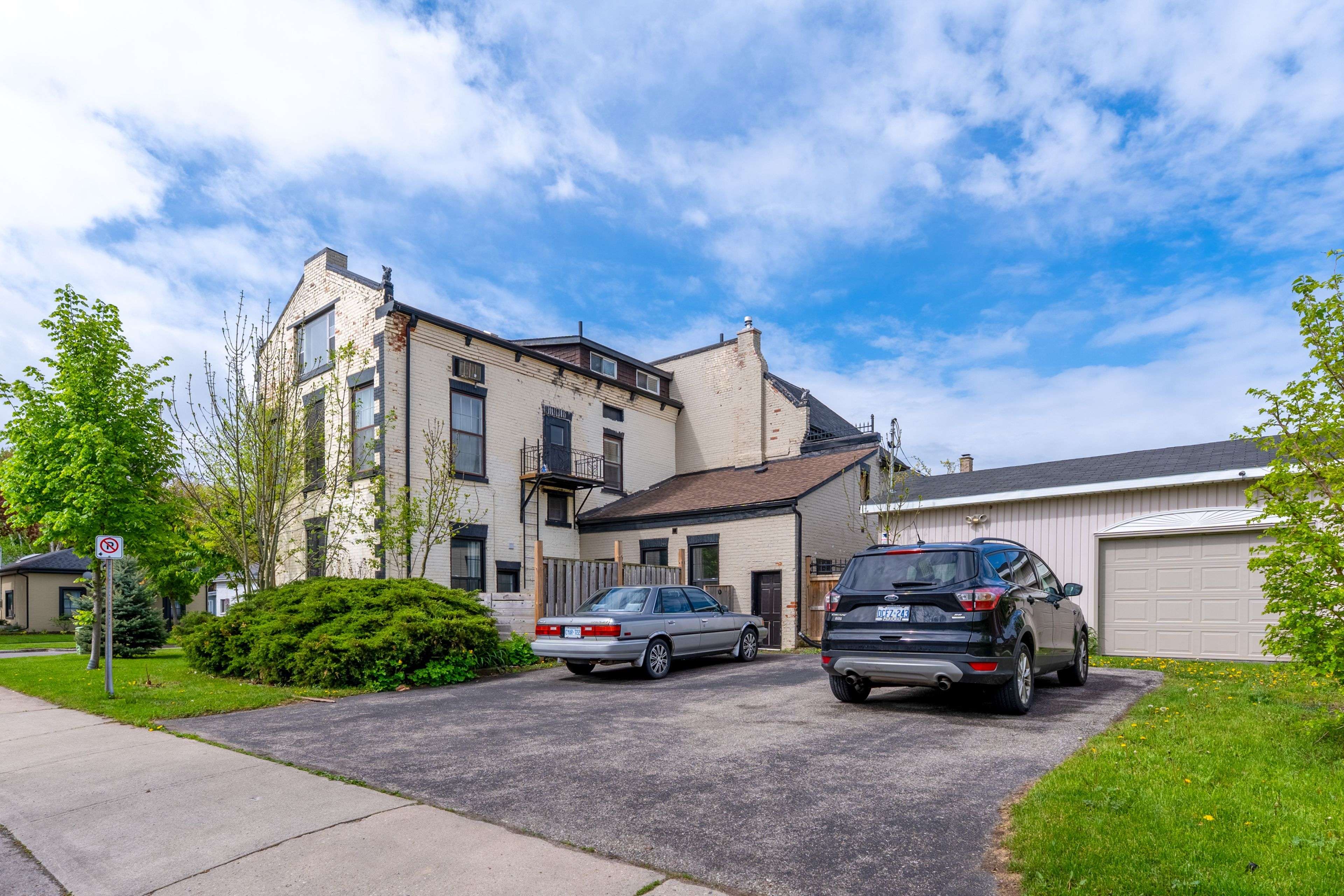 Brant, ON N3S 4C1,220 Nelson ST
