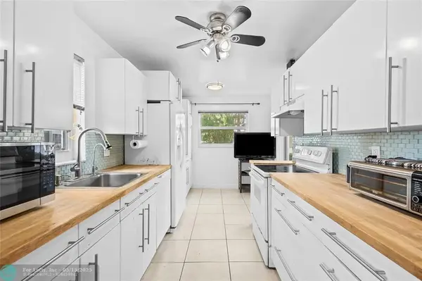 Fort Lauderdale, FL 33321,8002 Lagos De Campo Blvd #B-101