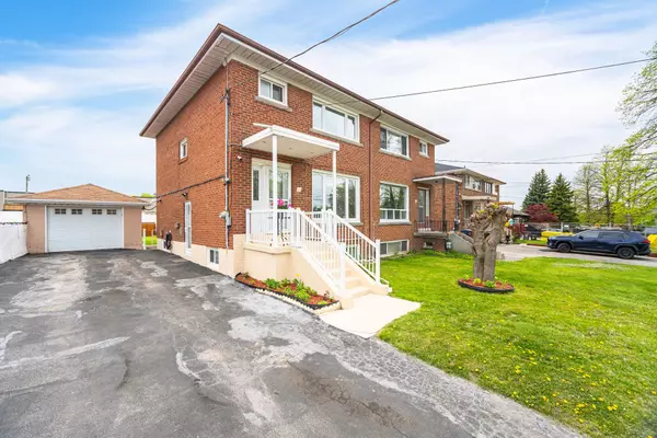 Toronto W04, ON M6M 2W8,11 Arrowsmith AVE