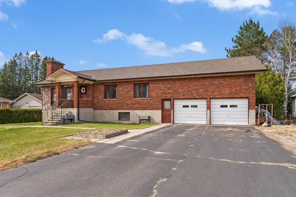 Laurentian Hills, ON K0J 1P0,105 Bessborough ST