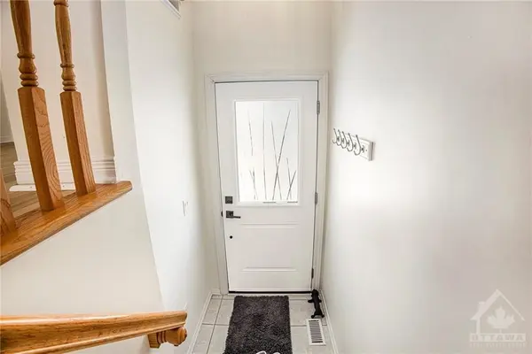 Carlington - Central Park, ON K2C 4B8,61 MANHATTAN CRES