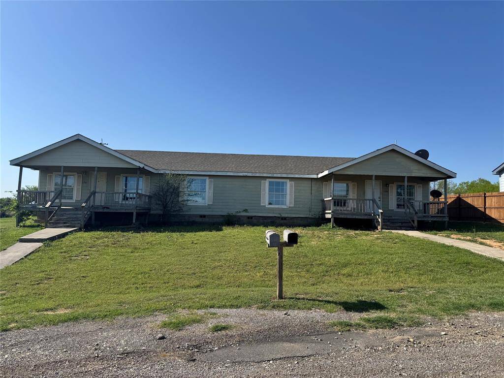 196 Rolling Glen, Springtown, TX 76082