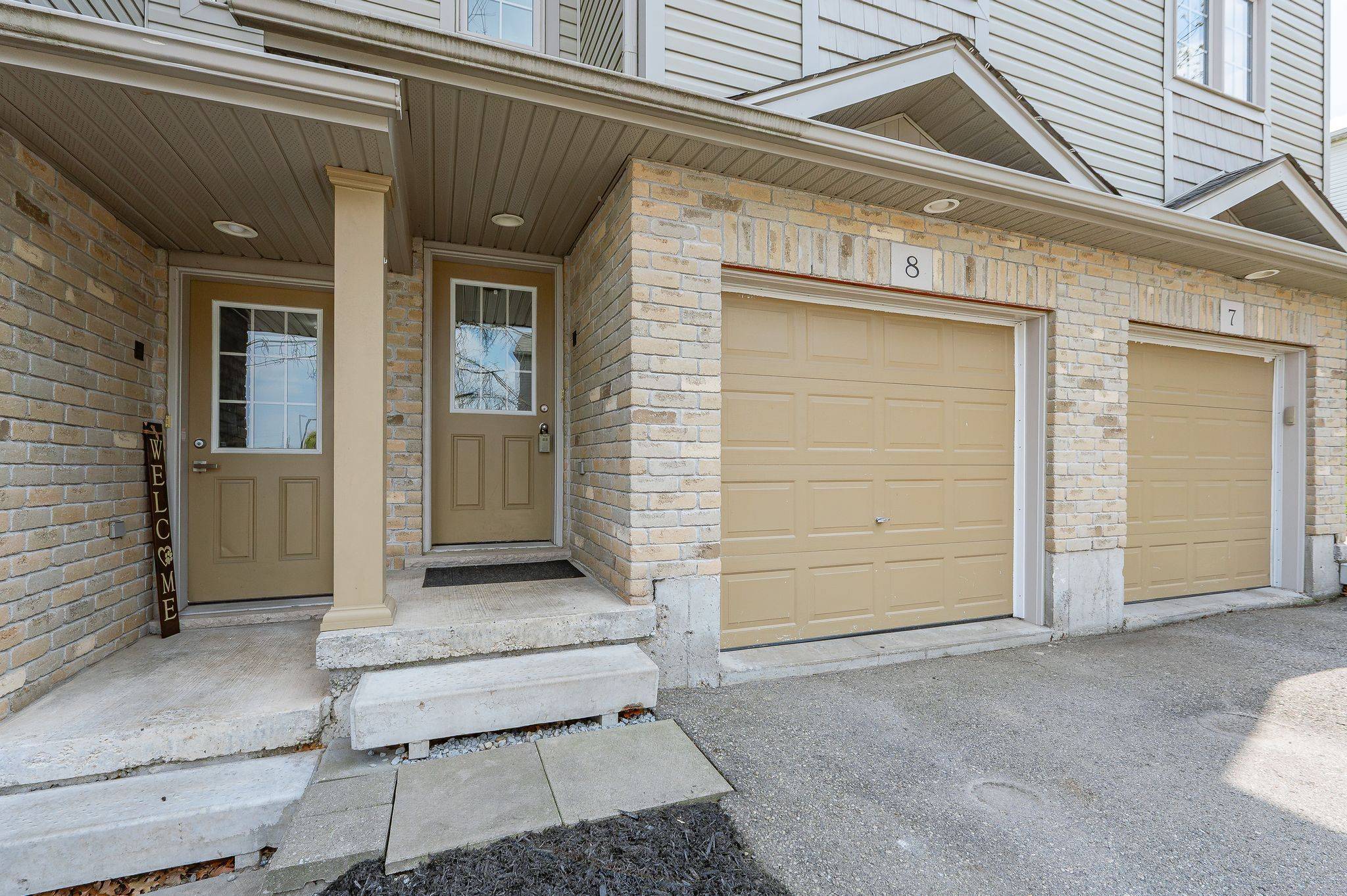 Kitchener, ON N2M 0A1,155 Highland CRES #B8