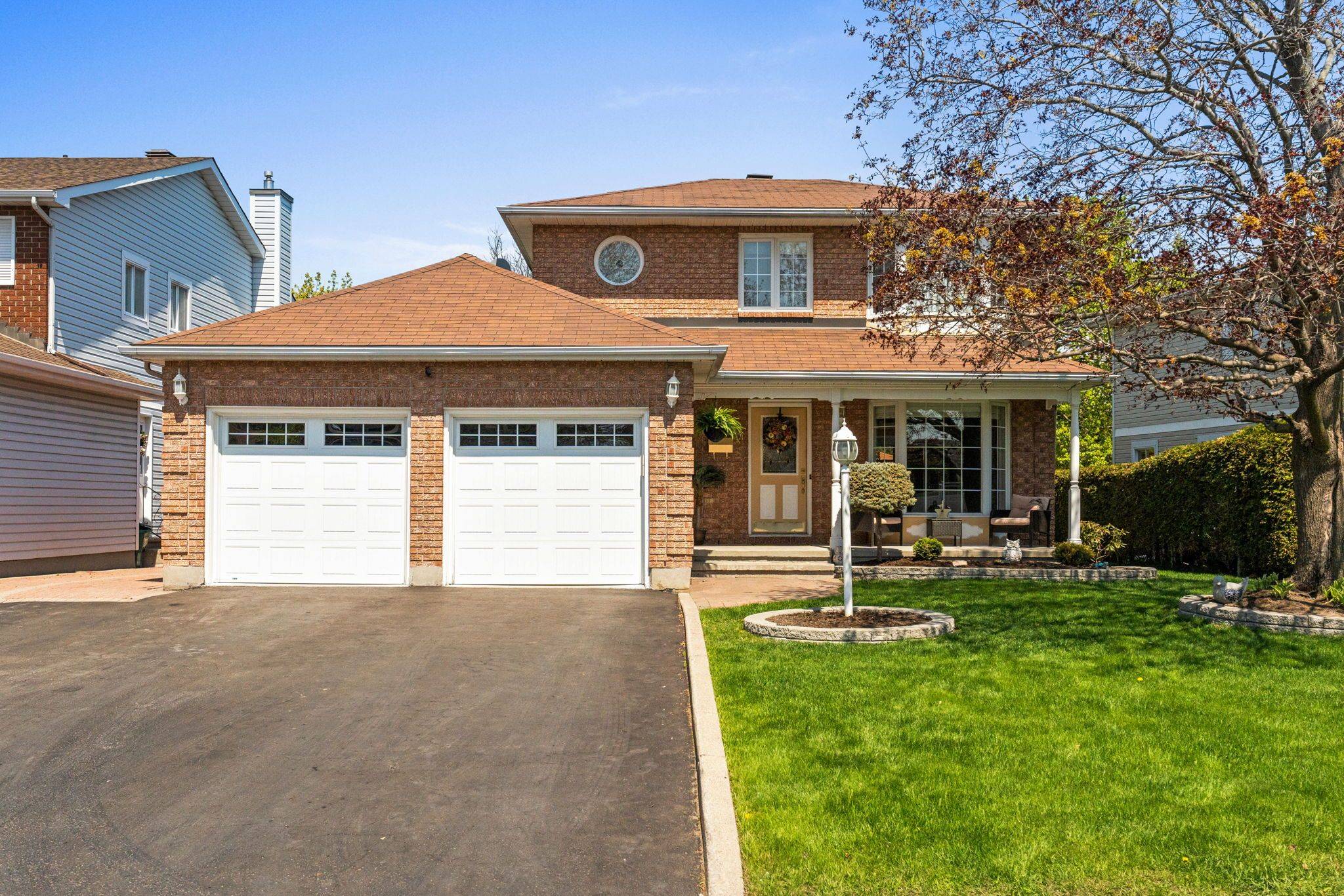 Barrhaven, ON K2J 2V6,64 Tartan DR