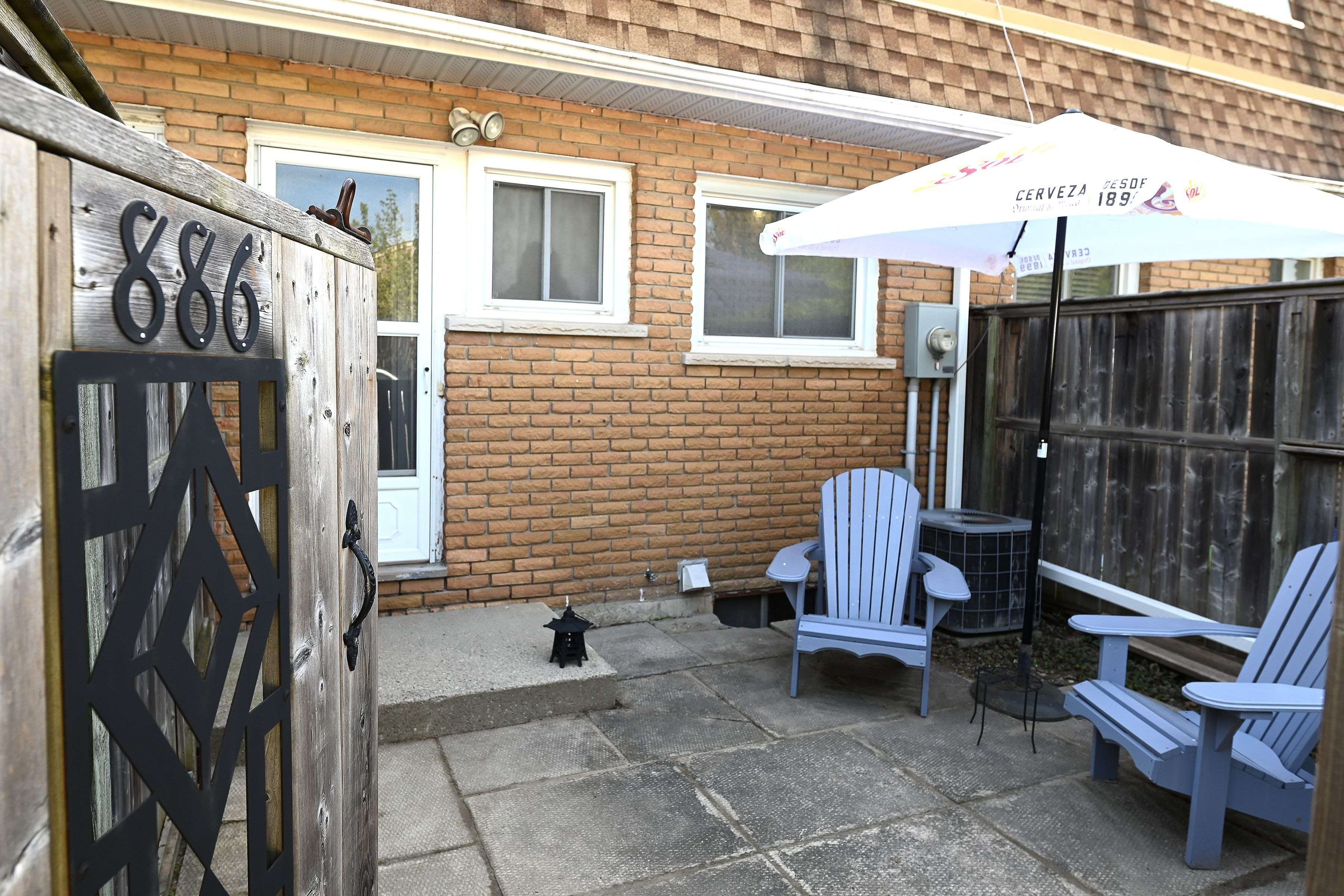 London South, ON N6J 3C4,886 Notre Dame DR