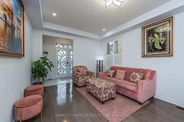 Brampton, ON L7A 5B1,15 Bachelor ST