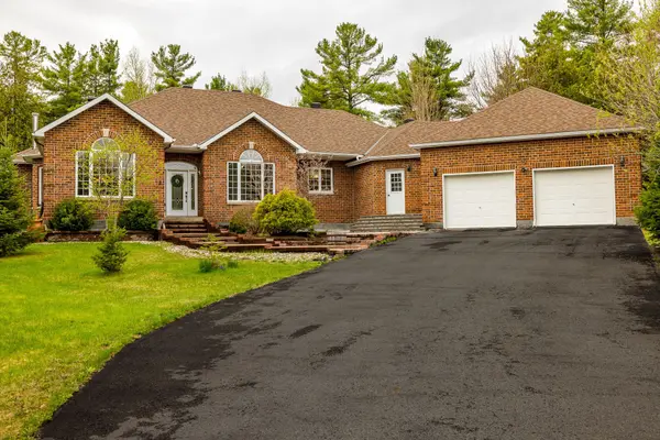 Stittsville - Munster - Richmond, ON K0A 1B0,12 CARLISLE CIR