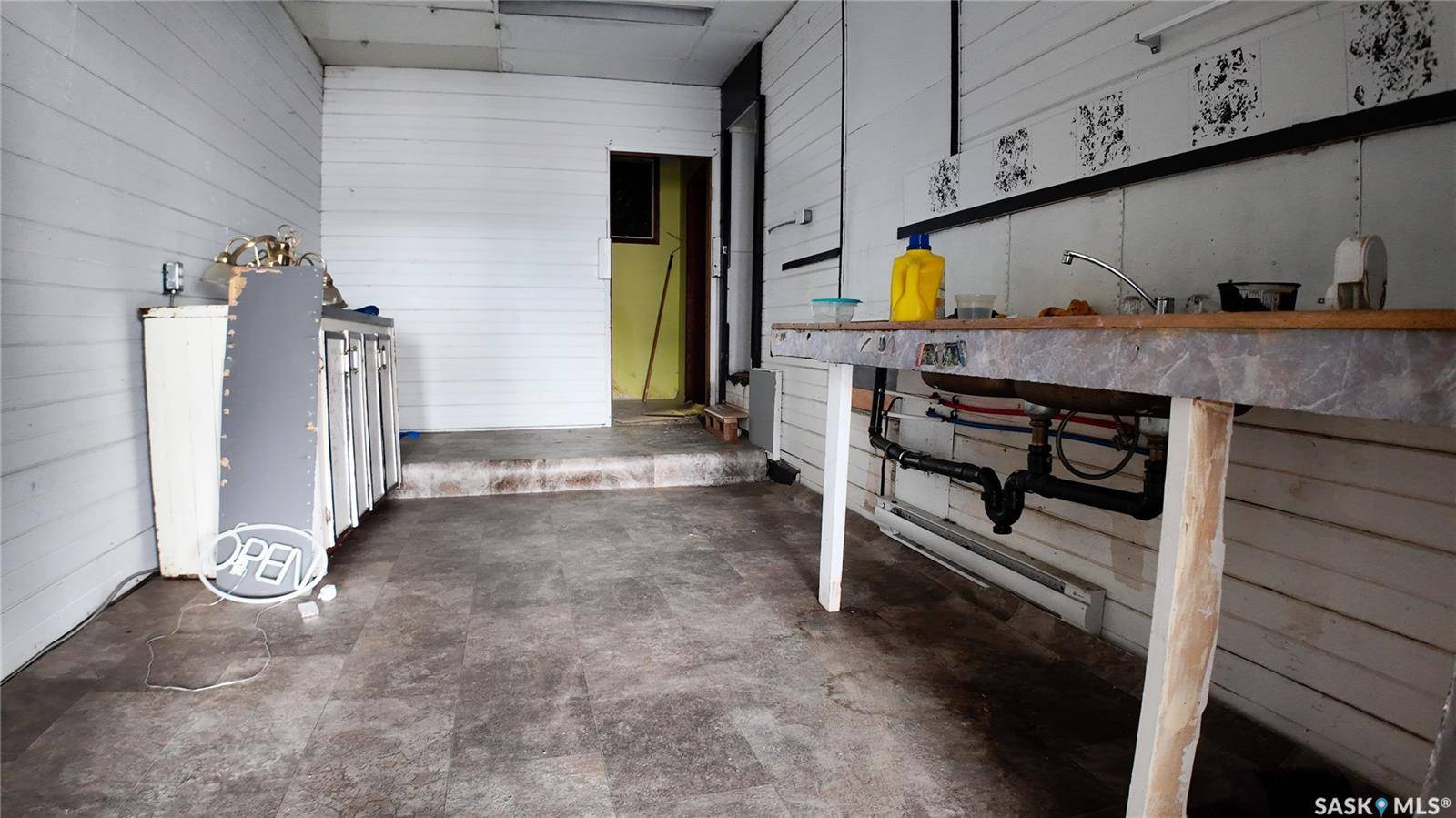North Battleford, SK S9A 1E6,1086 102nd STREET