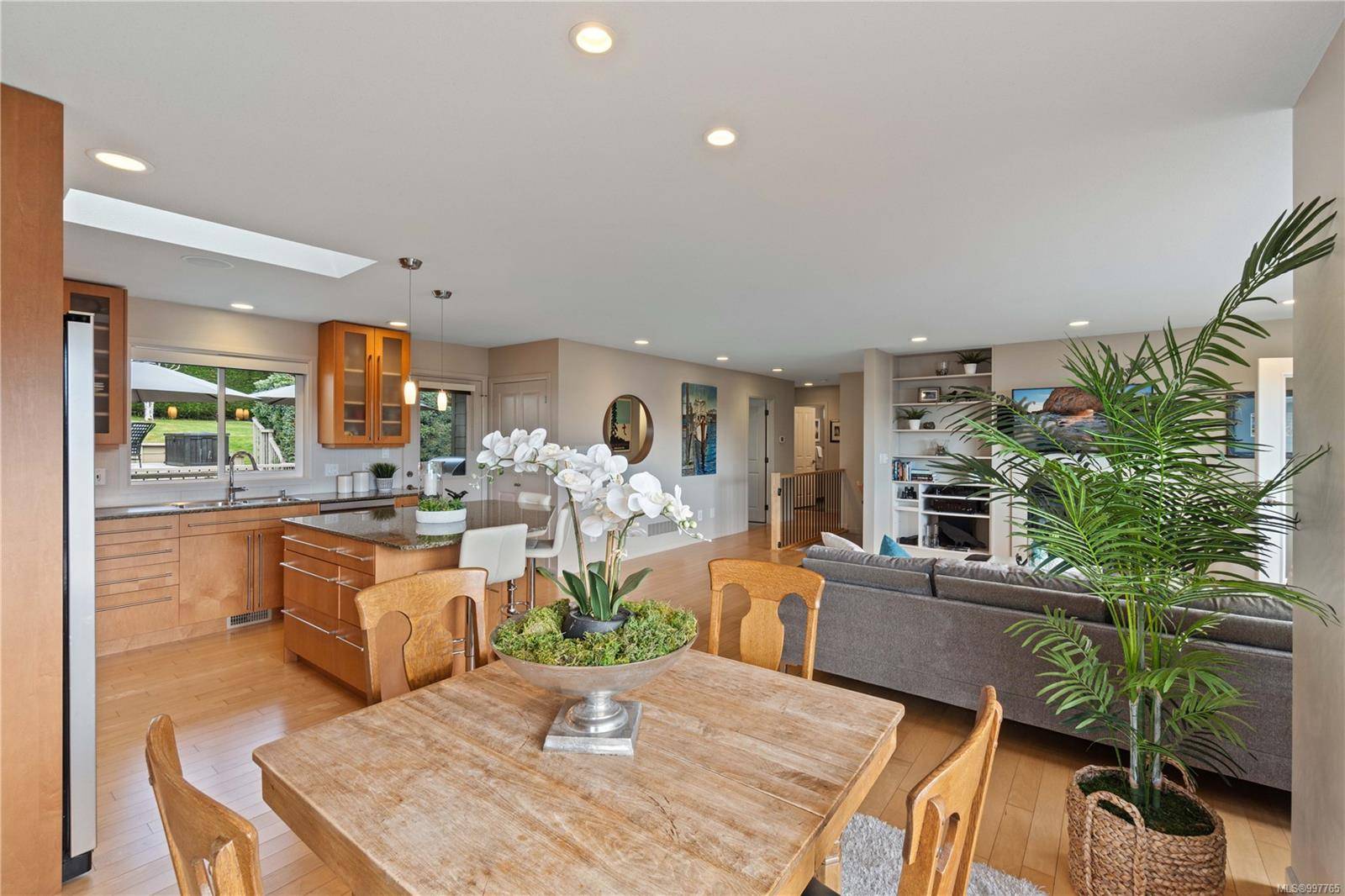 Nanaimo, BC V9T 6A1,3298 Shearwater Dr