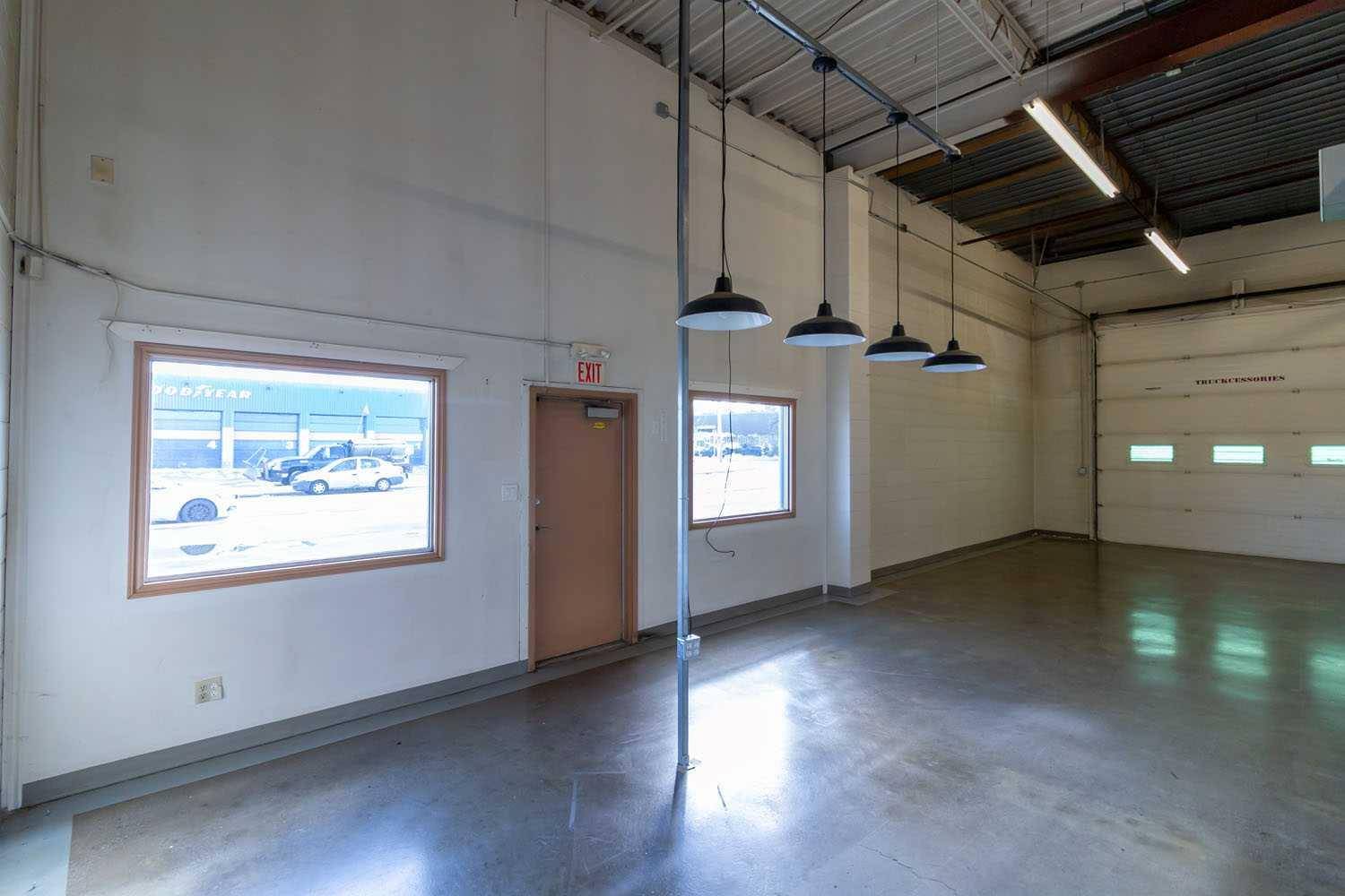 Calgary, AB T2E 2M7,430 A 40 AVE NE