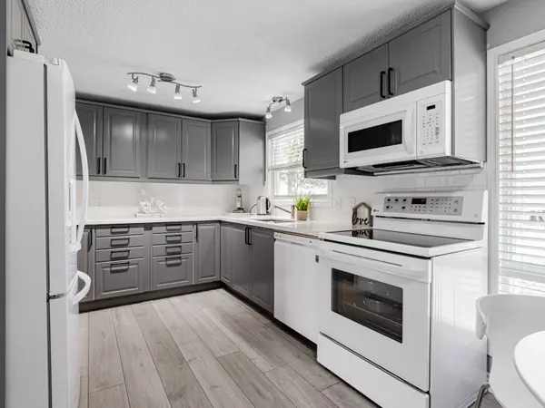 New Tecumseth, ON L0G 1W0,114 Tecumseth Pines DR