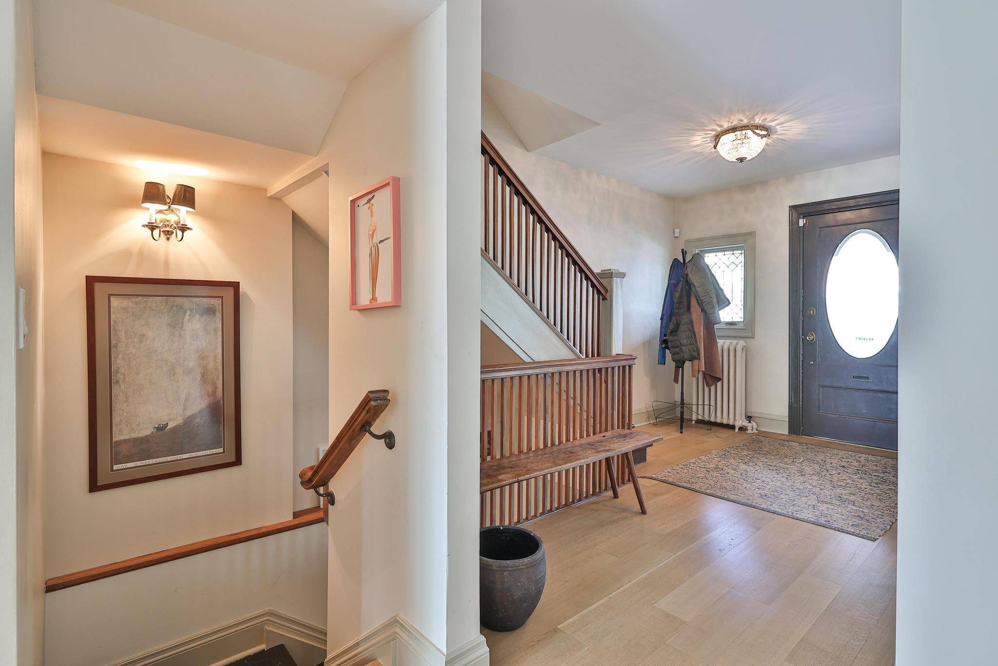 Toronto C02, ON M4V 1A8,15 McMaster AVE