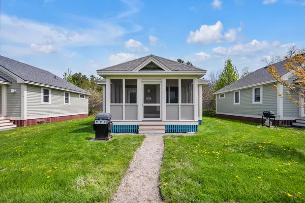 48 Meadowview LN, Prince Edward County, ON K0K 1P0