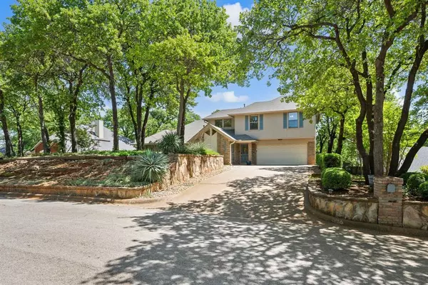 2835 Ridgewood Drive, Grapevine, TX 76051
